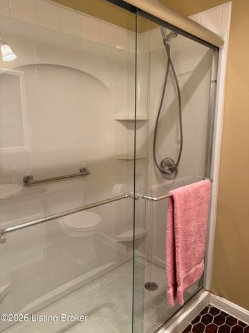 1612 Gardiner Ln 113, Louisville, KY 40205