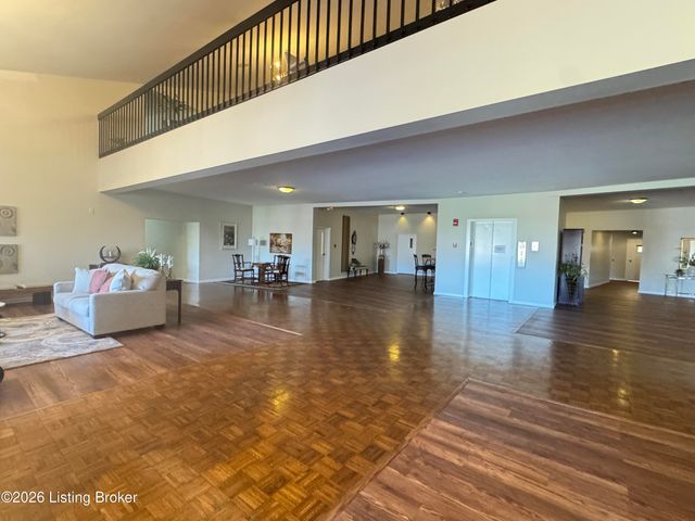 1612 Gardiner Ln 113, Louisville, KY 40205