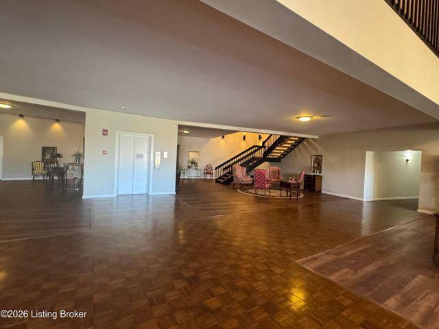 1612 Gardiner Ln 113, Louisville, KY 40205