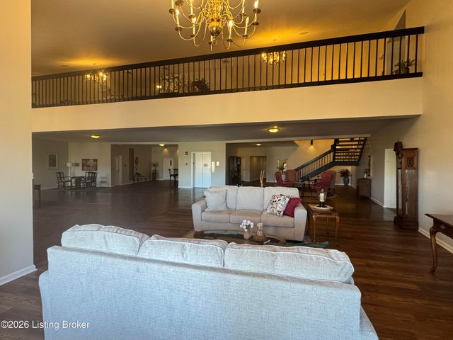 1612 Gardiner Ln 113, Louisville, KY 40205