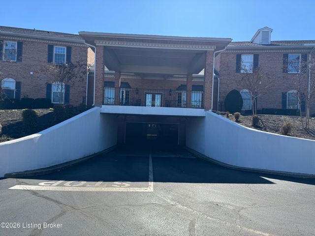 1612 Gardiner Ln 113, Louisville, KY 40205