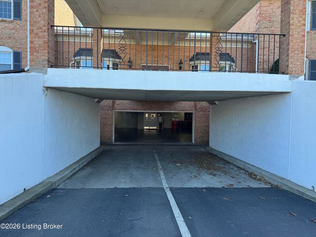 1612 Gardiner Ln 113, Louisville, KY 40205