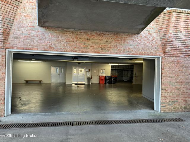 1612 Gardiner Ln 113, Louisville, KY 40205