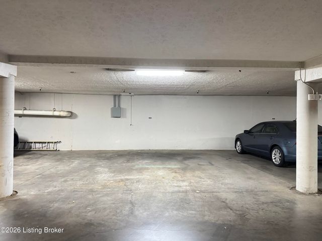 1612 Gardiner Ln 113, Louisville, KY 40205