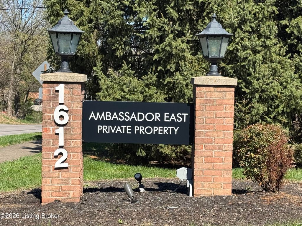 1612 Gardiner Ln 113, Louisville, KY 40205