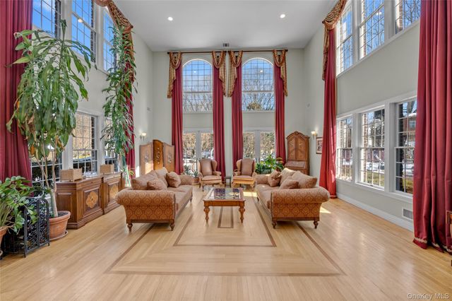 11 Danton Lane N, Lattingtown, NY 11560