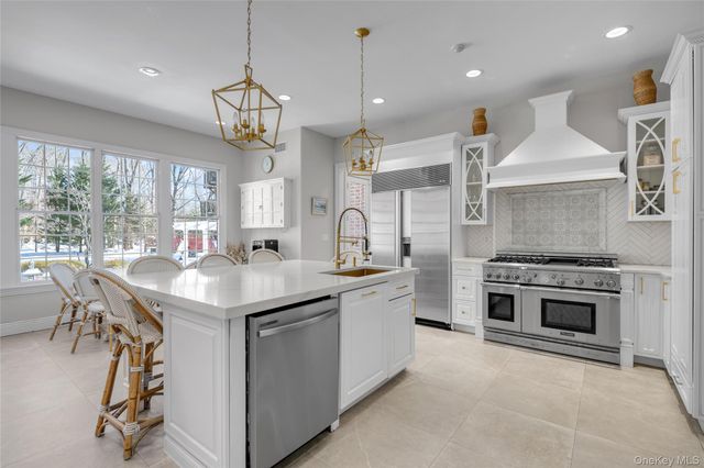 11 Danton Lane N, Lattingtown, NY 11560