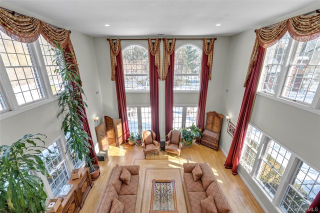 11 Danton Lane N, Lattingtown, NY 11560