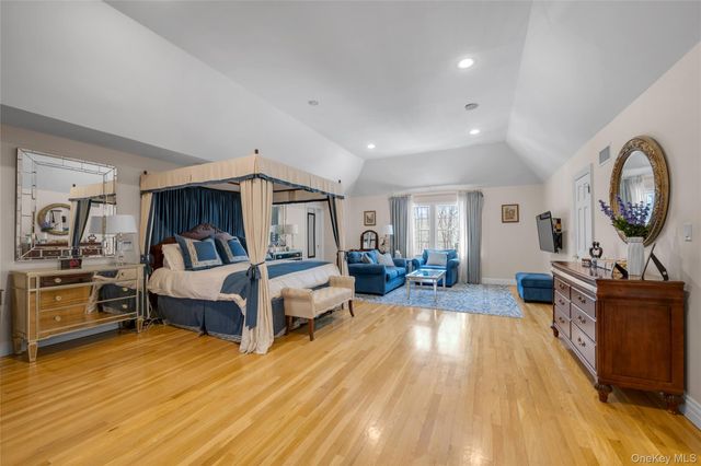 11 Danton Lane N, Lattingtown, NY 11560