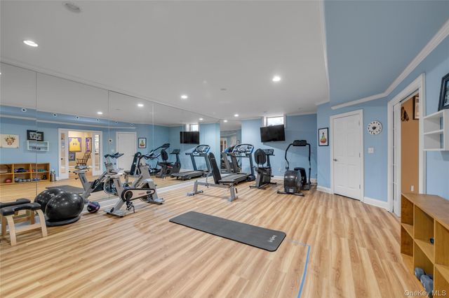 11 Danton Lane N, Lattingtown, NY 11560