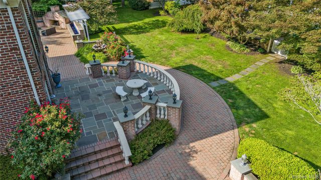 11 Danton Lane N, Lattingtown, NY 11560