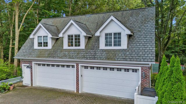 11 Danton Lane N, Lattingtown, NY 11560