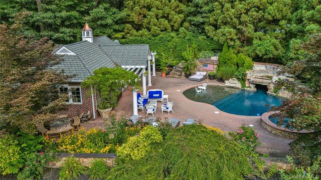 11 Danton Lane N, Lattingtown, NY 11560