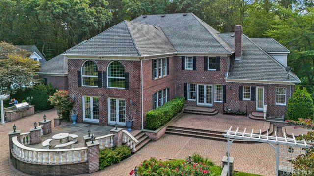 11 Danton Lane N, Lattingtown, NY 11560