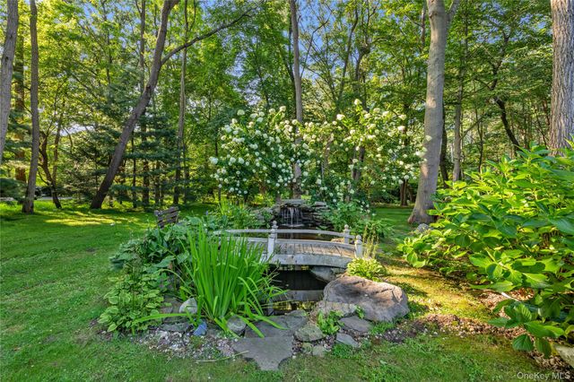 11 Danton Lane N, Lattingtown, NY 11560