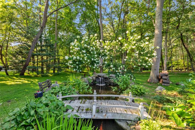 11 Danton Lane N, Lattingtown, NY 11560