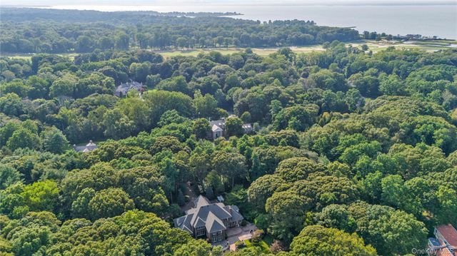 11 Danton Lane N, Lattingtown, NY 11560