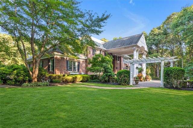 11 Danton Lane N, Lattingtown, NY 11560