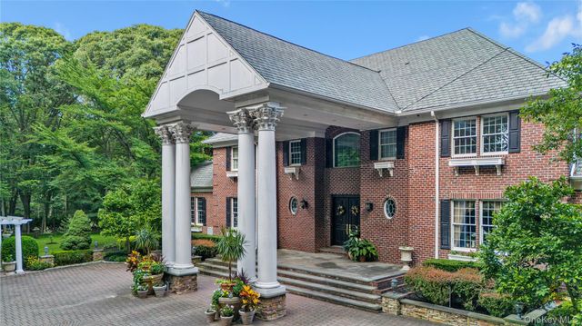 11 Danton Lane N, Lattingtown, NY 11560