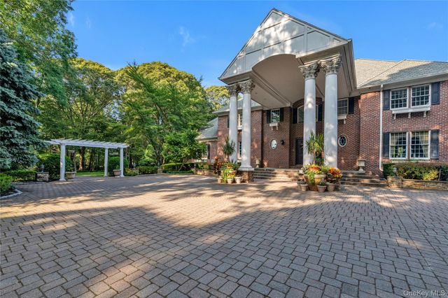 11 Danton Lane N, Lattingtown, NY 11560
