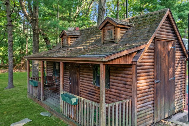 11 Danton Lane N, Lattingtown, NY 11560