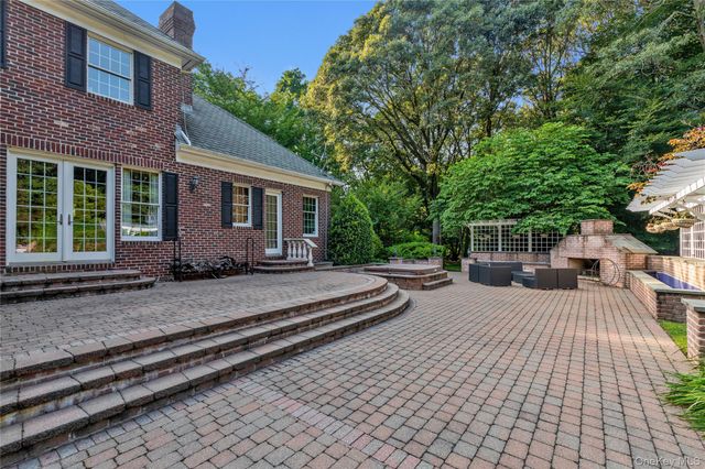 11 Danton Lane N, Lattingtown, NY 11560