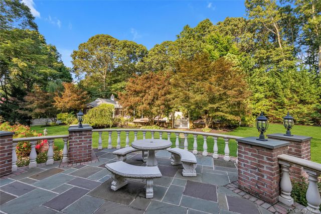 11 Danton Lane N, Lattingtown, NY 11560