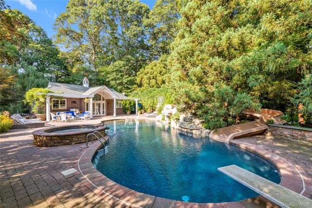 11 Danton Lane N, Lattingtown, NY 11560