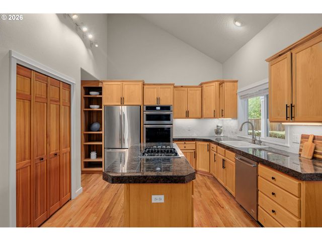 16368 Nw GRAF St, Portland, OR 97229