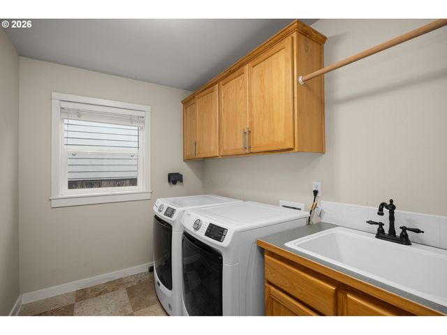 16368 Nw GRAF St, Portland, OR 97229