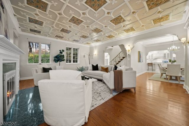 3 Serafin Pl, Glen Rock Boro, NJ 07452