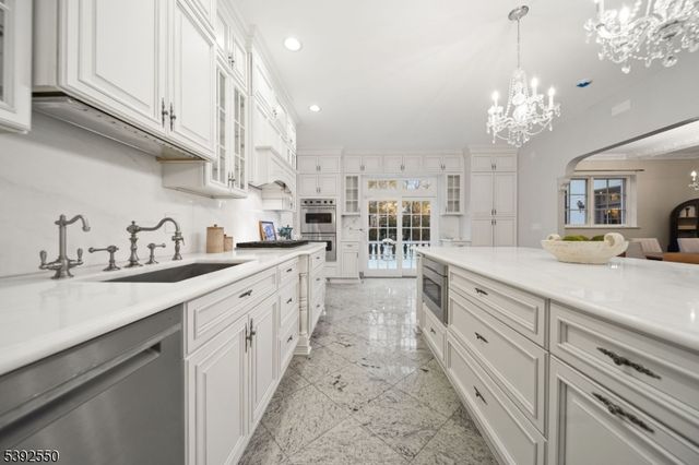 3 Serafin Pl, Glen Rock Boro, NJ 07452