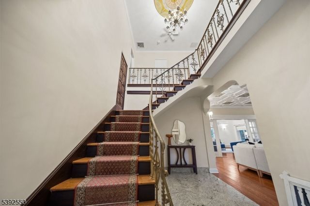 3 Serafin Pl, Glen Rock Boro, NJ 07452