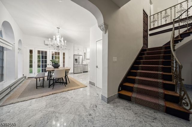 3 Serafin Pl, Glen Rock Boro, NJ 07452