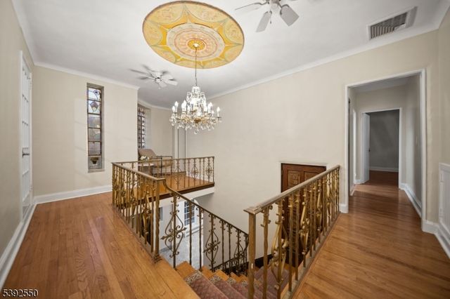 3 Serafin Pl, Glen Rock Boro, NJ 07452