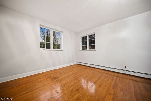 3 Serafin Pl, Glen Rock Boro, NJ 07452