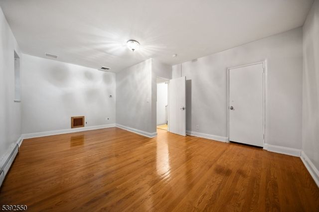 3 Serafin Pl, Glen Rock Boro, NJ 07452