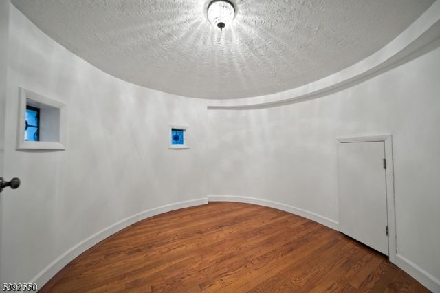 3 Serafin Pl, Glen Rock Boro, NJ 07452