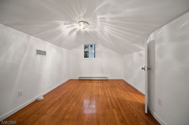 3 Serafin Pl, Glen Rock Boro, NJ 07452