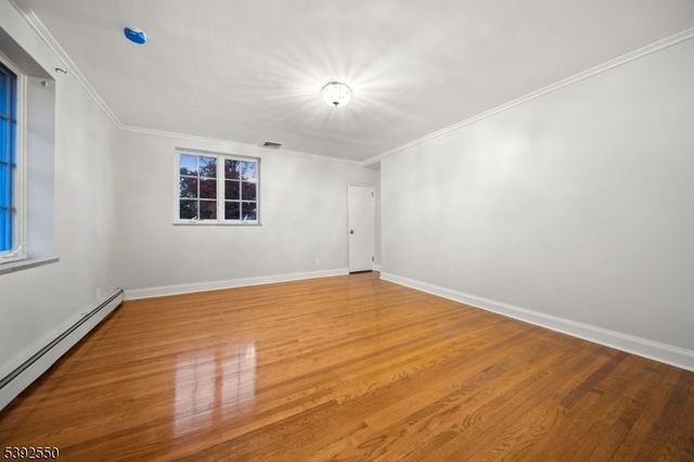 3 Serafin Pl, Glen Rock Boro, NJ 07452