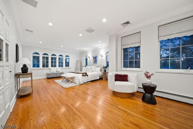 3 Serafin Pl, Glen Rock Boro, NJ 07452