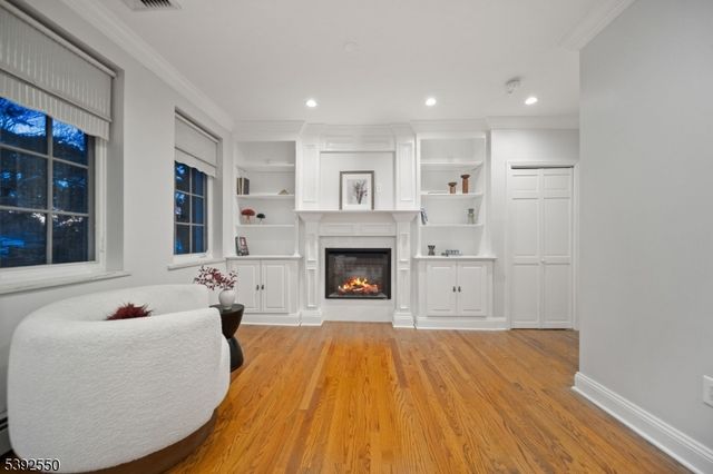 3 Serafin Pl, Glen Rock Boro, NJ 07452