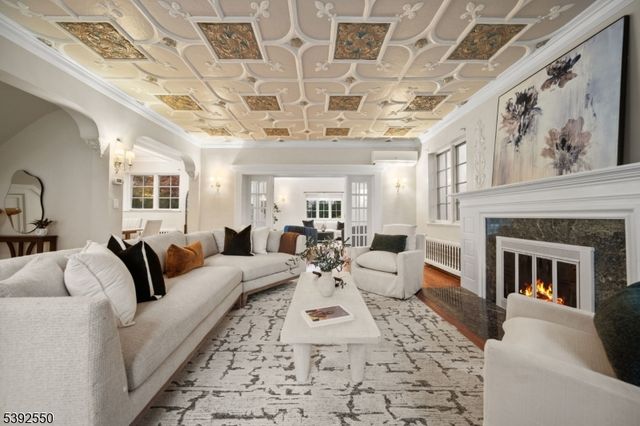 3 Serafin Pl, Glen Rock Boro, NJ 07452