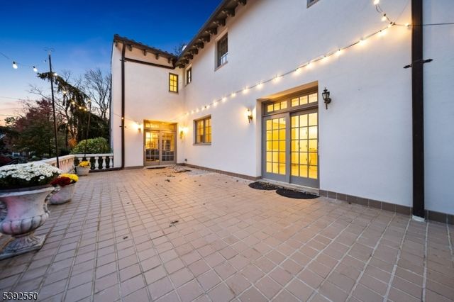 3 Serafin Pl, Glen Rock Boro, NJ 07452