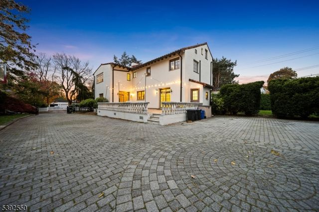 3 Serafin Pl, Glen Rock Boro, NJ 07452