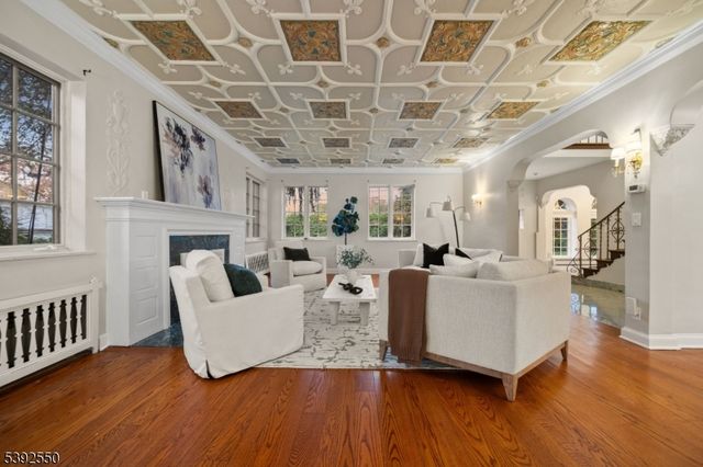 3 Serafin Pl, Glen Rock Boro, NJ 07452