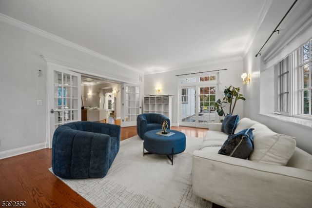 3 Serafin Pl, Glen Rock Boro, NJ 07452