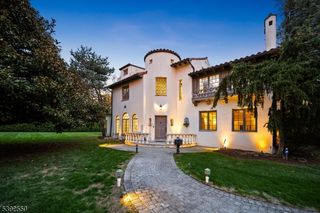 3 Serafin Pl, Glen Rock Boro, NJ 07452