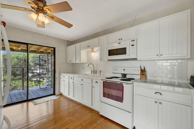 785 Park SHRS, Canyon Lake, TX 78133