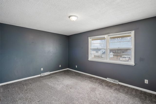 4320 66th Street, Urbandale, IA 50322